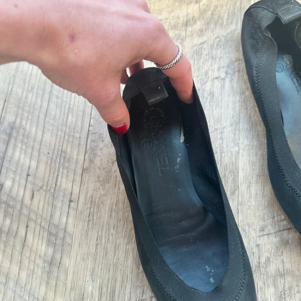 Authentic CHANEL Black Ballet Flats - size 38/7.5